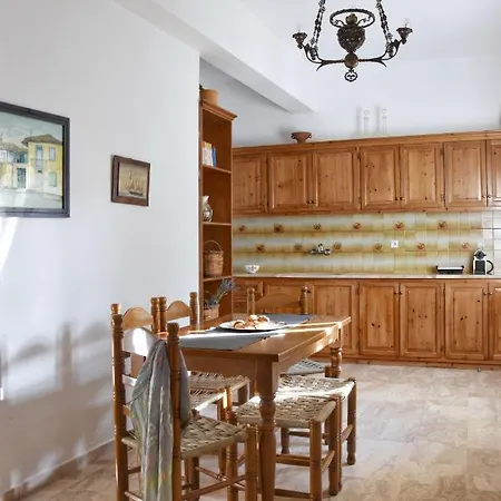 Marpissa's Center House *
